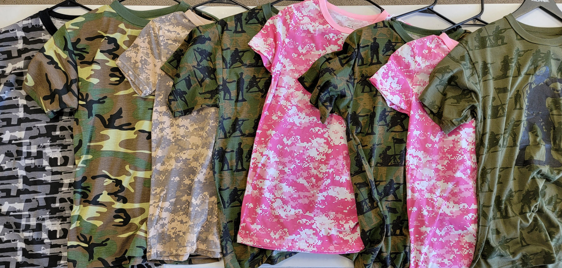 CLEARANCE - Men's MEDIUM - Military T-Shirt Lot #03