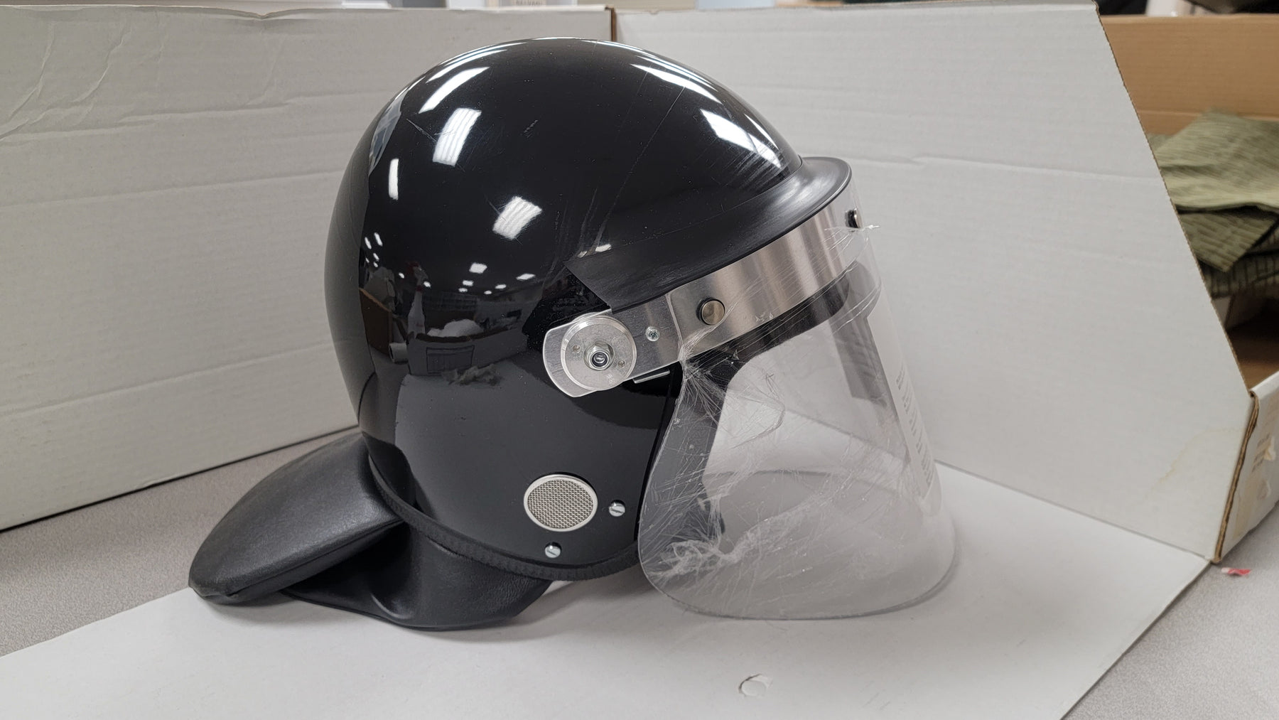 British MLA Defender Riot Control Helmet - Size 0 - NICE!!!
